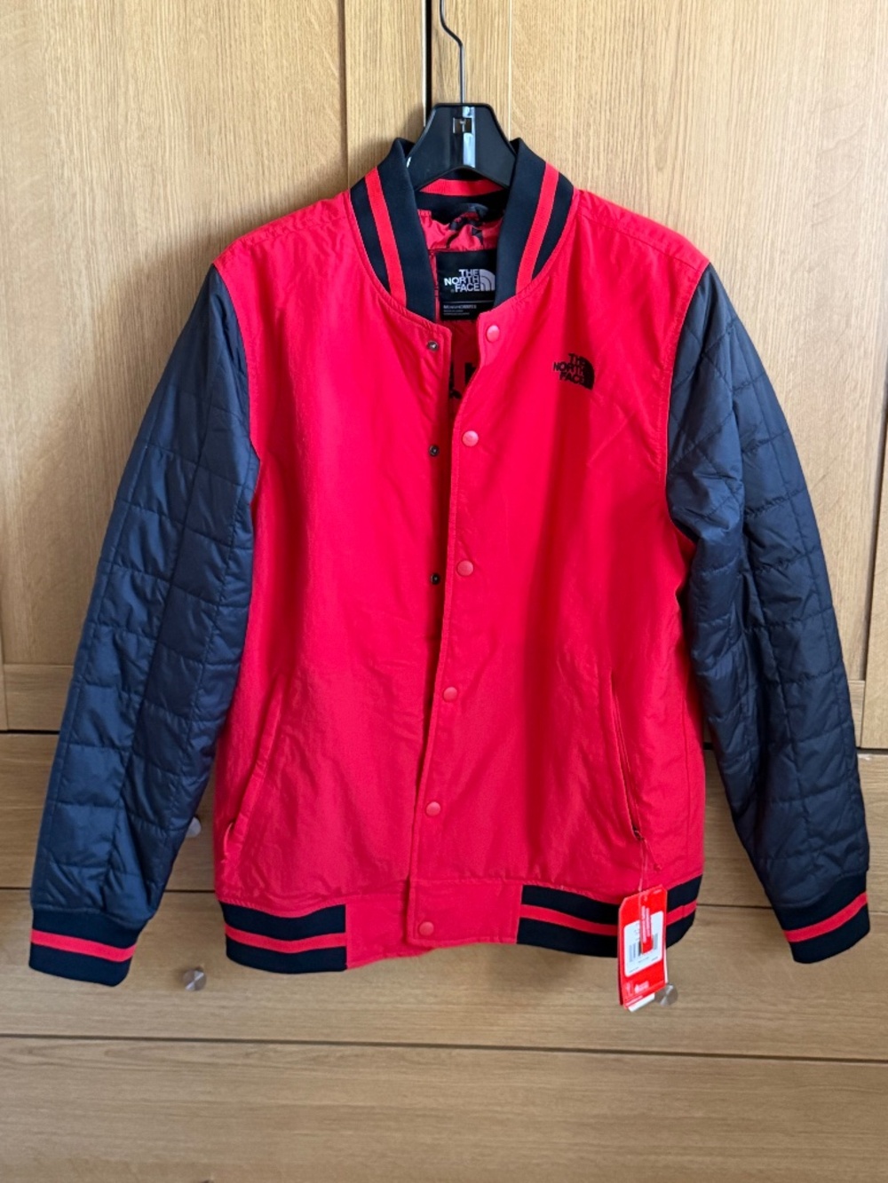 THE NORTH FACE MENS RED BLACK INSULATED JACKET SIZE MEDIUM BRAND NEW WITH TAGS
